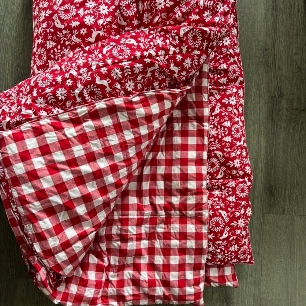 Lands' End Red and Red and White Floral Quilt with one Pillow Sham